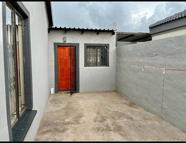 3 BEDROOM HOUSE FOR SALE IN VOSLOORUS